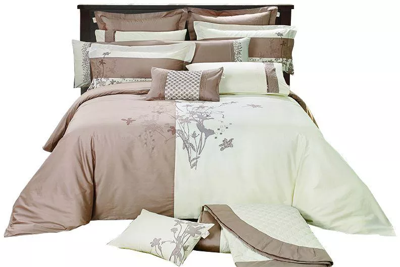 طقم مفرش مطرز فوربد